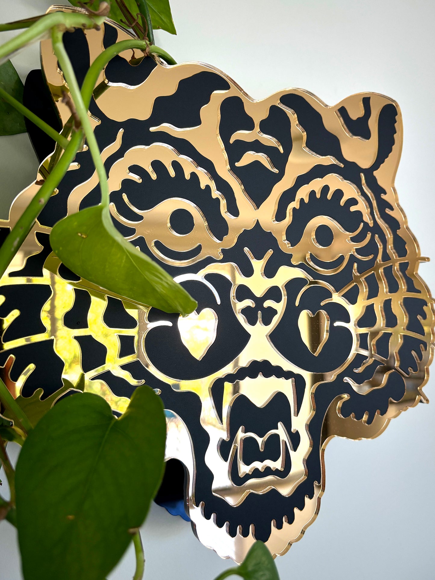 Tiger Vase (Black/Gold)