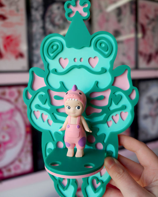 Party Frog Shelf