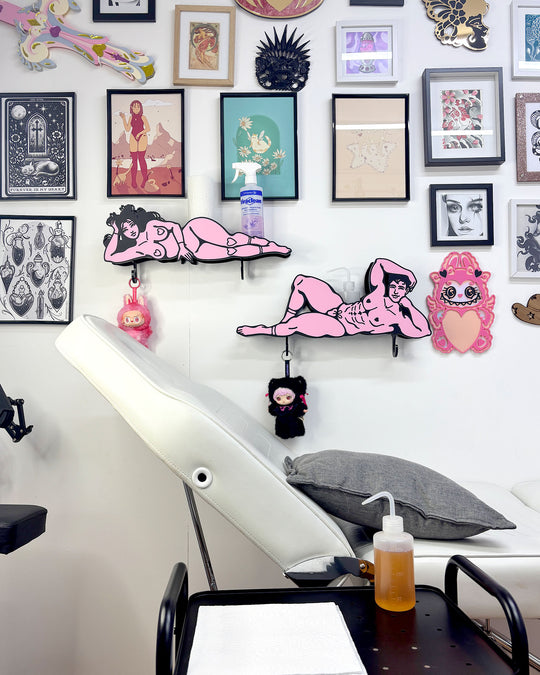 Resting Hunk Shelf (Pink)