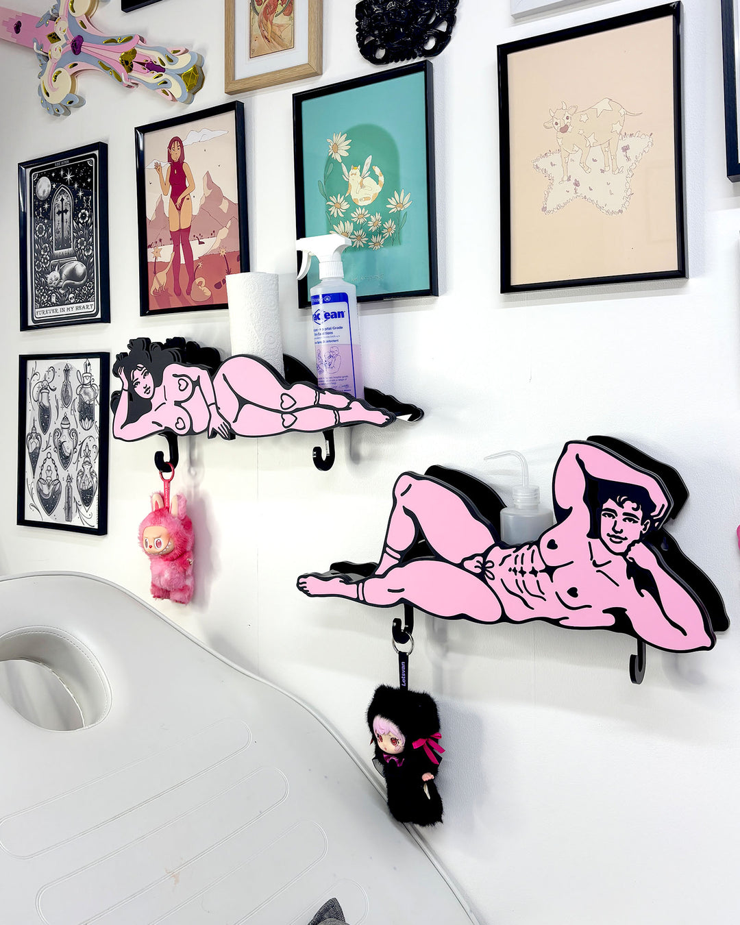 Resting Hunk Shelf (Pink)