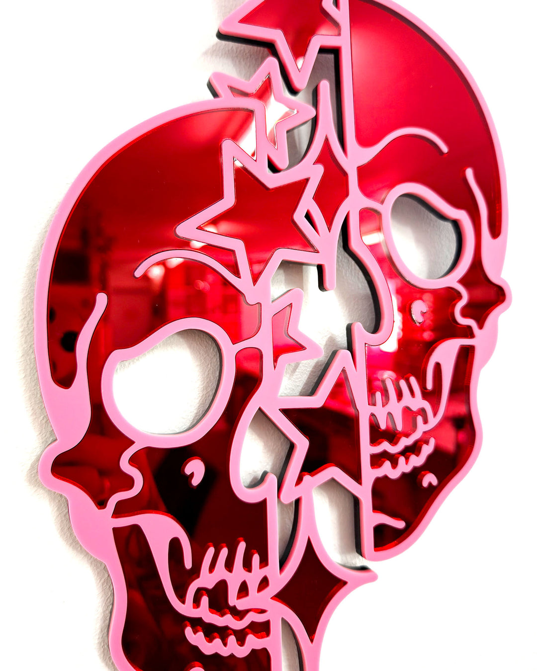 Star Skull Wall Hanging (Red Mirror)