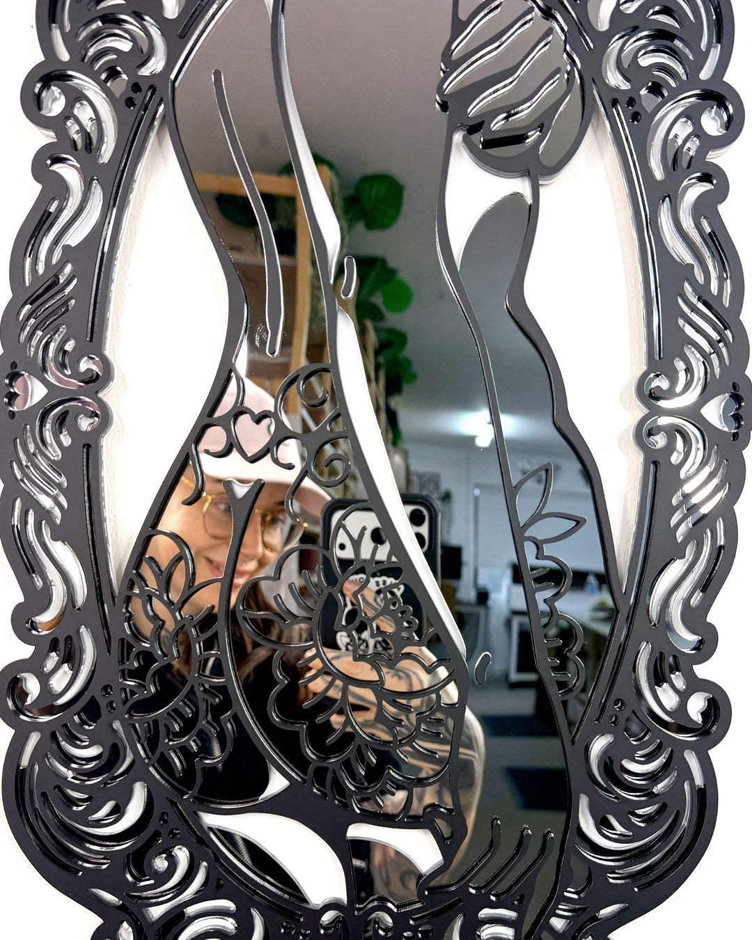 Ornate Back 60cm/23.6"