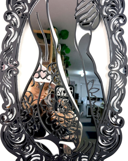Ornate Back 60cm/23.6"